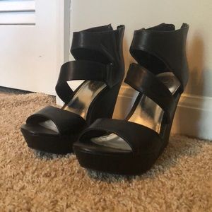 Kenneth Cole black wedges
